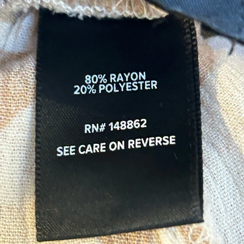 Torrid 2 High Rise Gauze Cargo Shorts Beige Leaf 5” EUC - Picture 5 of 10